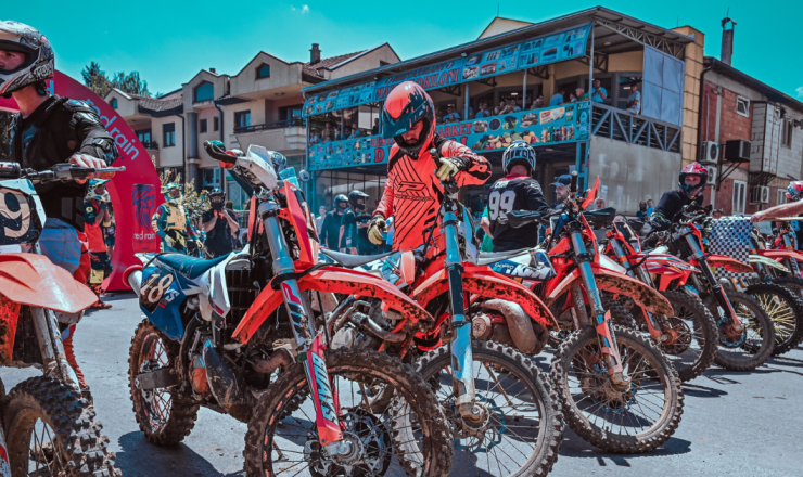 GARA NË MOTOCROSS